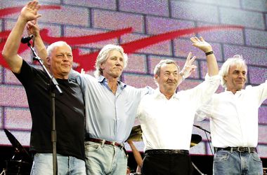 Из-за чего упала великая музыкальная стена — группе Pink Floyd пришел конец