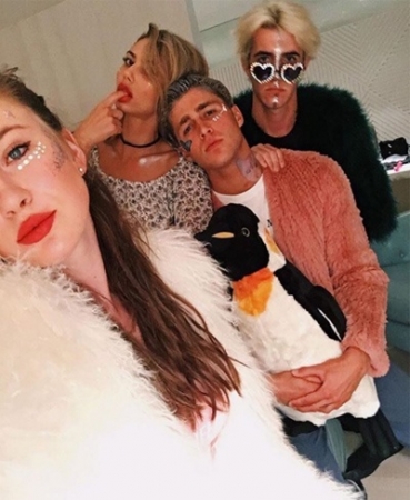 Дочь Алека Болдуина и Ким Бесинджер в день рождения шокировала подписчиков своего Instagram (фото)