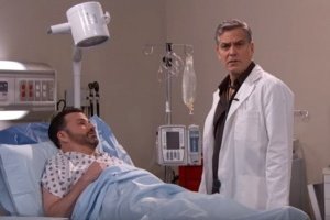 Джордж Клуни с Хью Лори сделали пародию на Доктора Хауса - «Видео»