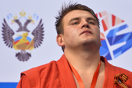 Российский боец MMA вышел на бой под чужим флагом из-за ошибки организаторов - «Единоборства»