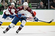 Россиянин Ничушкин повторил рекорд НХЛ по длительности голевой серии в плей-офф - «Хоккей»