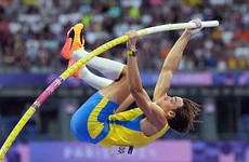 Установлен новый рекорд в прыжках с шестом - «Летние виды»