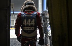 Российский мотогонщик попал под колеса соперника и получил перелом позвоночника - «Авто»