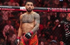 Топурия нокаутировал Оливейру и стал чемпионом UFC в легком весе - «Бокс и ММА»