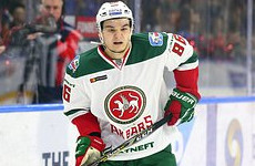 У игрока «Ак Барса» выпал телефон во время матча КХЛ - «Хоккей»