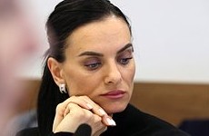 Журова отреагировала на блокировку банковских счетов Исинбаевой в России - «Летние виды»