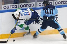 Получившего тяжелую травму российского хоккеиста доставили в Москву спецбортом - «Хоккей»