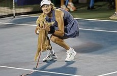 Собака российский теннисистки выбежала на корт после ее победы в матче на турнире WTA - «Летние виды»