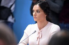 Исинбаева вернулась в Россию на похороны своего тренера - «Летние виды»