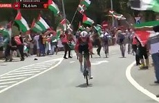 Пропалестинские активисты спровоцировали падение велогонщика на этапе «Вуэльты Испании» - «Летние виды»