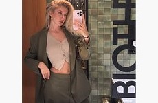 «Самая сексуальная спортсменка мира» снялась в застегнутом на три пуговицы коротком жилете - «Летние виды»