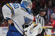 Вратарь «Сент-Луиса» объяснил попытку украсть шайбу после рекордного гола Овечкина - «Хоккей»