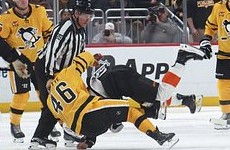 Россиянин заступился за одноклубника-канадца и устроил драку с американцем в матче НХЛ - «Хоккей»