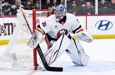 Российский вратарь сделал голевую передачу в матче НХЛ - «Хоккей»