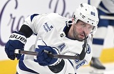 Кучеров достиг отметки в 100 очков за сезон НХЛ - «Хоккей»