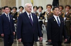 Лукашенко подарил хоккеистам минского «Динамо» набор продуктов - «Хоккей»