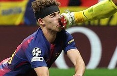 Вратарь «Атлетико» разбил ногой лицо футболисту «Барселоны» в матче Лиги чемпионов - «ФУТБОЛ»