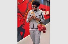 Испанские футболисты приехали на матч в костюмах в стиле задержанного американцами Мадуро - «ФУТБОЛ»