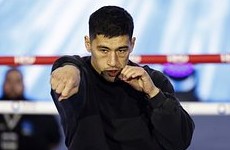Бивол впервые после победы над Бетербиевым вышел на ринг и защитил титулы чемпиона мира - «Бокс и ММА»