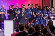 Выигравший Лигу чемпионов россиянин не смог сдержать смех на выступлении Макрона - «ФУТБОЛ»