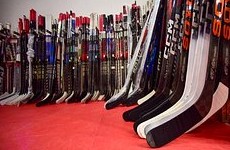 Восьмилетний хоккеист сломал позвоночник во время матча - «Хоккей»