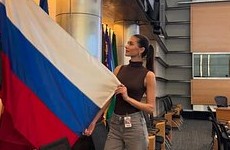 Жена Овечкина сфотографировалась с российским флагом в Вашингтоне - «Хоккей»